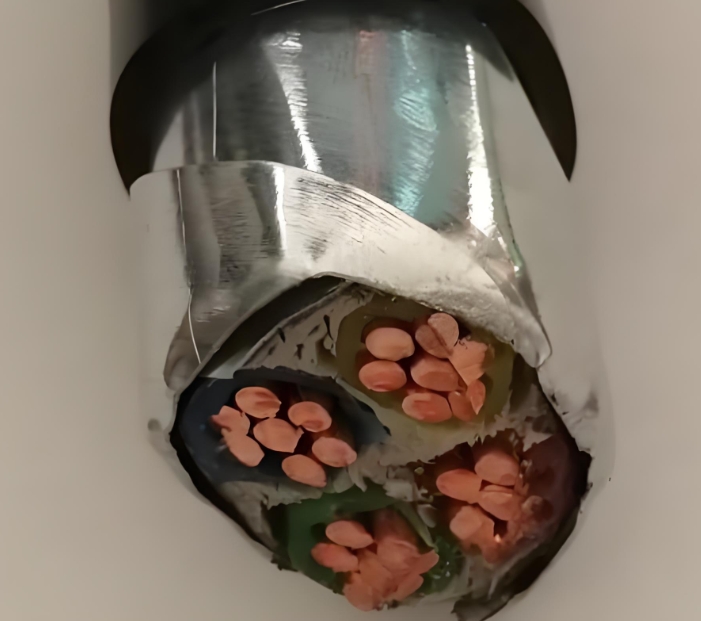 萬瑞通電纜給您分享關(guān)于電力電纜的絕緣修補問題的辦法.jpg